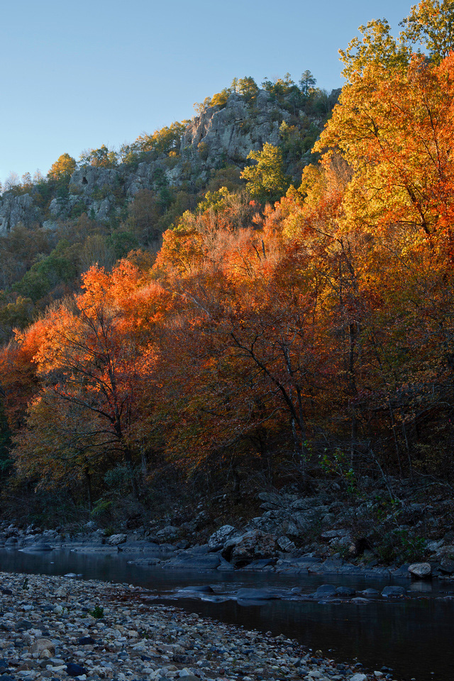 Between Ridge and River