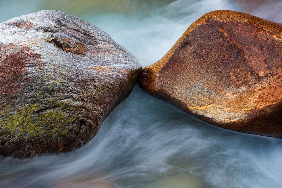 Kissing rocks
