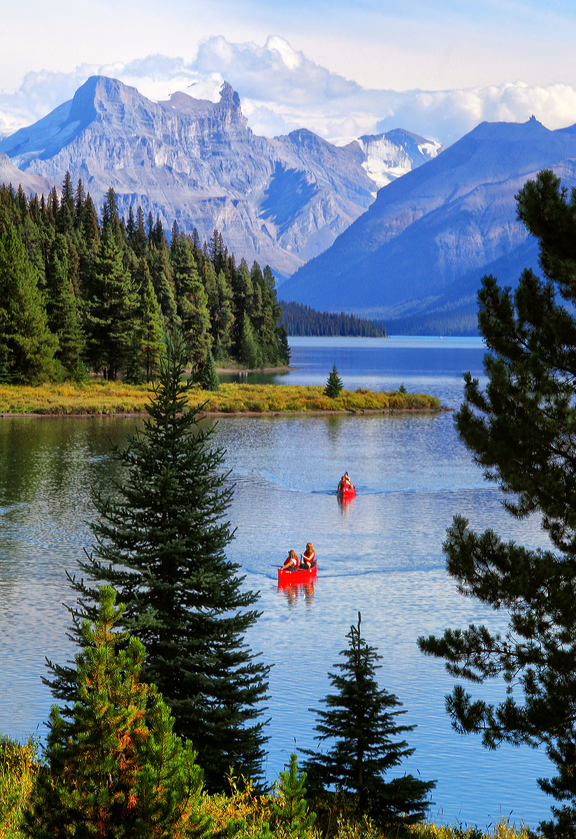 Lake Maligne boaters
