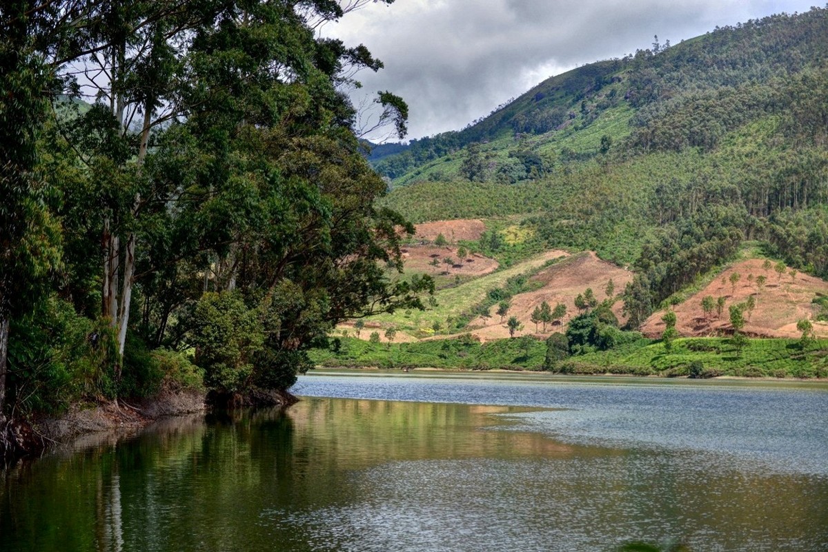 Lake in the Mountains 