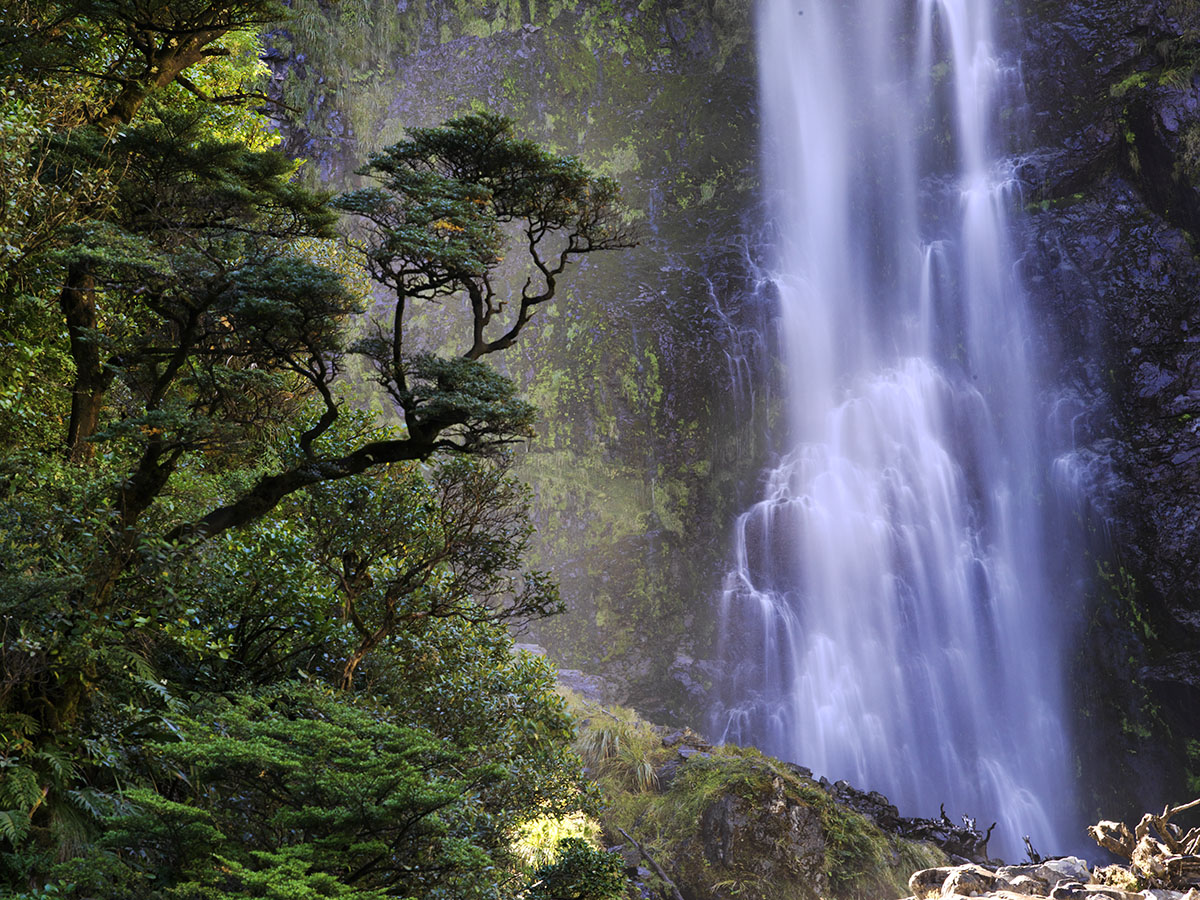 Devil's Punchbowl Fall